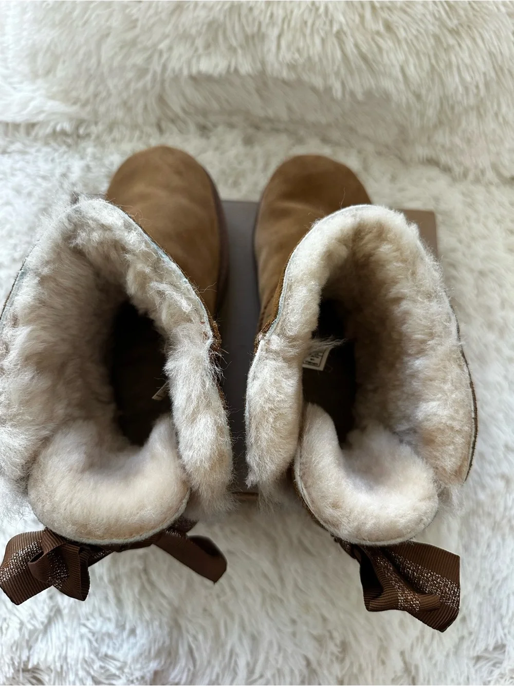 UGG Mini Bailey Bow II Chestnut Suede Sheepskin Winter Boots Women’s Size 9